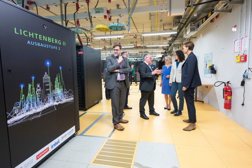 The Federal Minister of Education and Research, Bettina Stark-Watzinger, visited the Lichtenberg II high-performance computer at TU Darmstadt